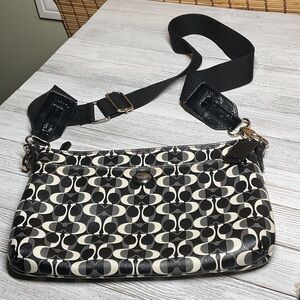 Coach crossbody Peyton Dream C East West Swing-pack Black Pouchette F51364